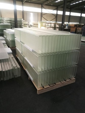 Architektonické temperované sklo pro profil